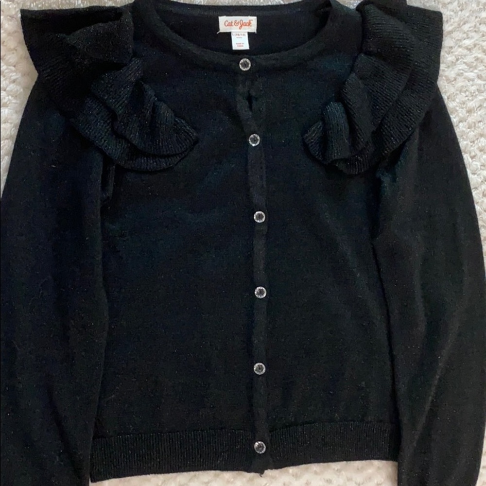 A Jersey with ruffles on the sleeves